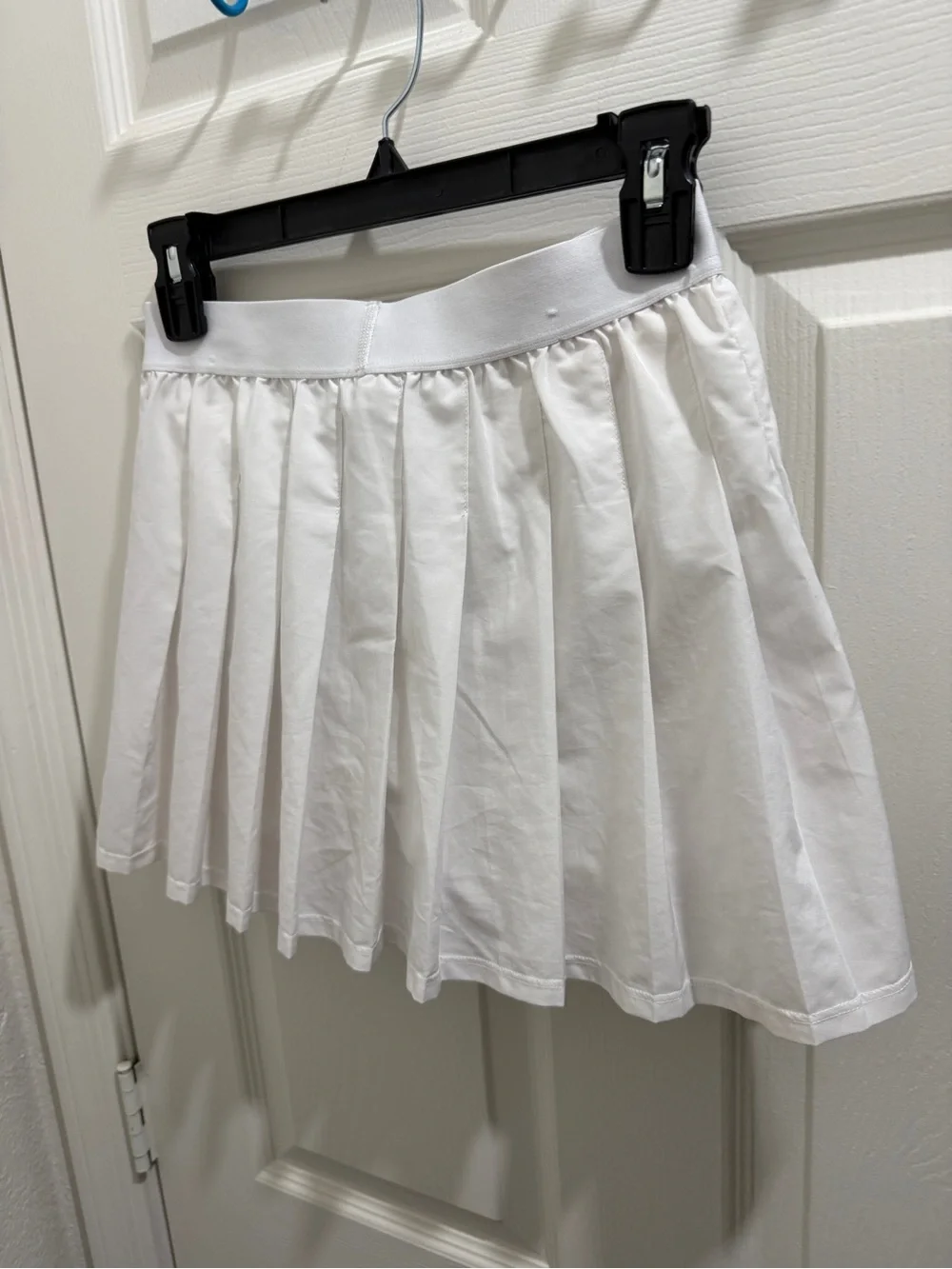 ALO Yoga White Pleated Mini Skirt